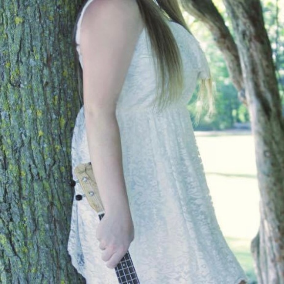 Amy Wear White Lace Dress - Picture 5 of 5